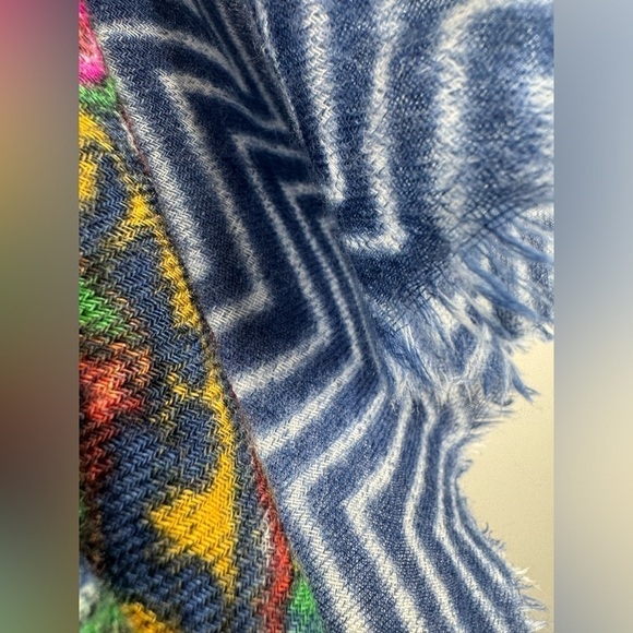 Vera Bradley Venetian Paisley Pattern Scarf - Picture 5 of 5